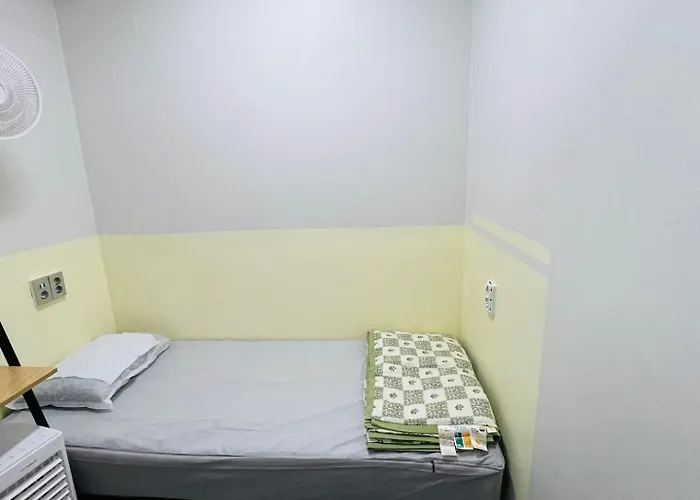 Capsule hotel Sunshinhongdeuni-men Only